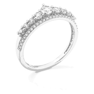 Anillo de plata de ley 925 rodiada con circonitas blancas sobre el aro
