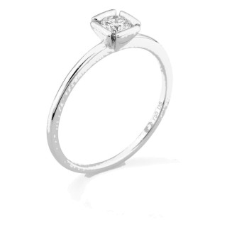 Anillo solitario de oro blanco 18K con diamante creado 0,20 ct en engaste fantasía