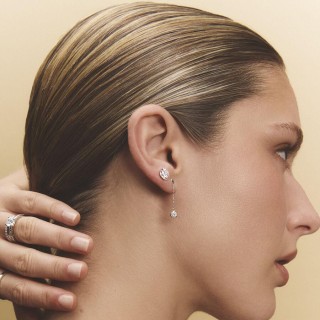 Pendientes colgantes en oro blanco de 9K con circonitas engastadas en bisel