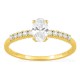 Anillo solitario acompañado de oro amarillo 18K con diamantes creados 0,63 ct talla ovalada