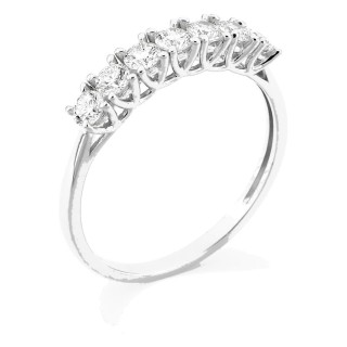 Media alianza de oro blanco 9K con 7 diamantes creados 0,50 ct en engaste de garras