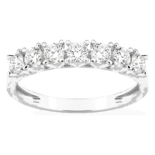 Media alianza de oro blanco 9K con 7 diamantes creados 0,70 ct en engaste de garras