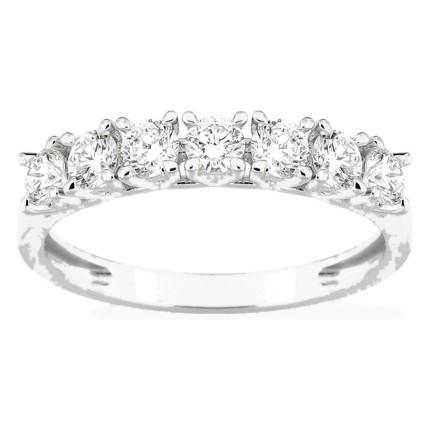 Media alianza de oro blanco 9K con 7 diamantes creados 0,70 ct en engaste de garras