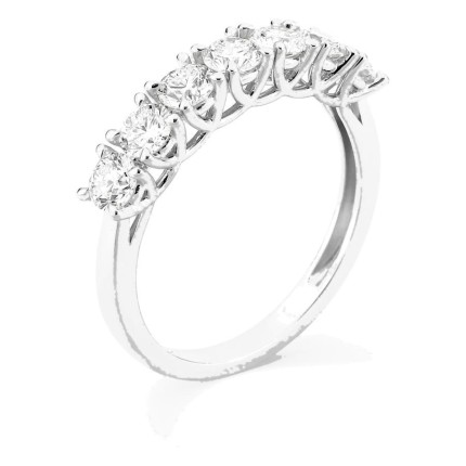 Media alianza de oro blanco 9K con 7 diamantes creados 1,05 ct en engaste de garras