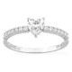 Anillo solitario acompañado de oro blanco 18K con diamantes creados 0,52 ct y centro talla corazón