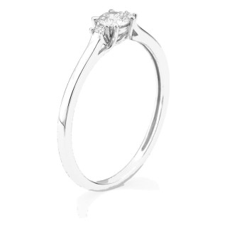 Anillo solitario de oro blanco 9K con diamante acompañado 0,22 ct